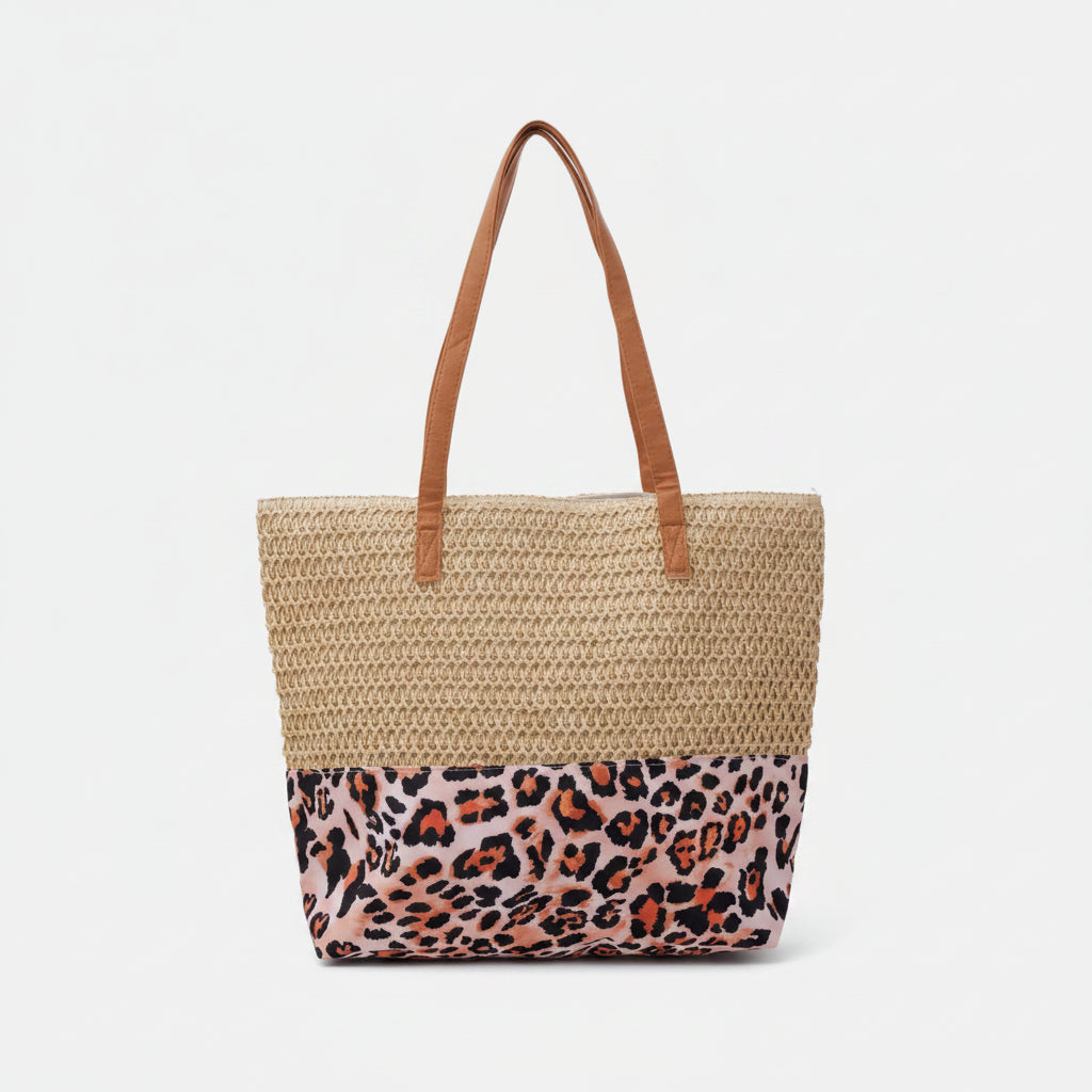 Beige geweven strandtas met luipaard panterprint en cognac hengsels, 47x36x13 cm