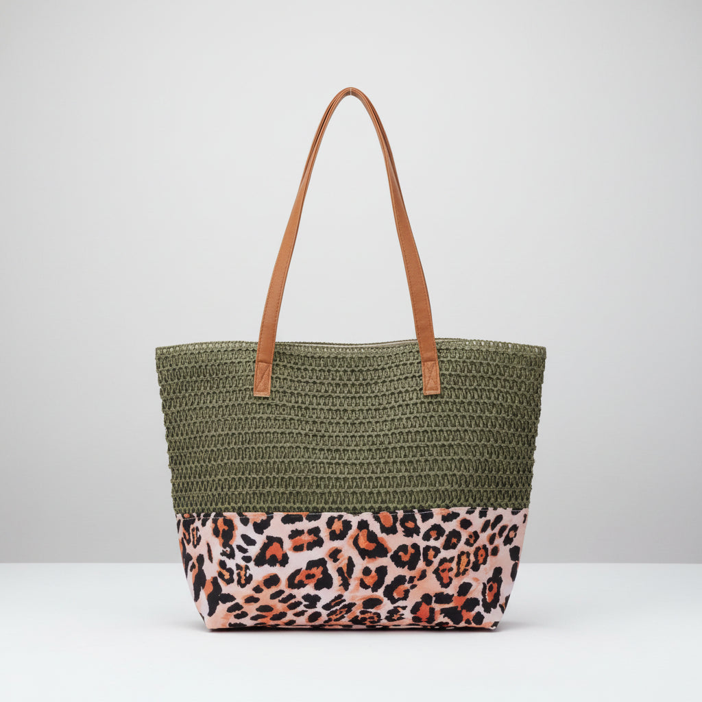 Groene geweven strandtas met luipaard panterprint en cognac hengsels, 47x36x13 cm