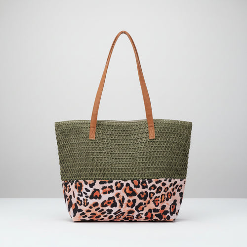 Groene geweven strandtas met luipaard panterprint en cognac hengsels, 47x36x13 cm